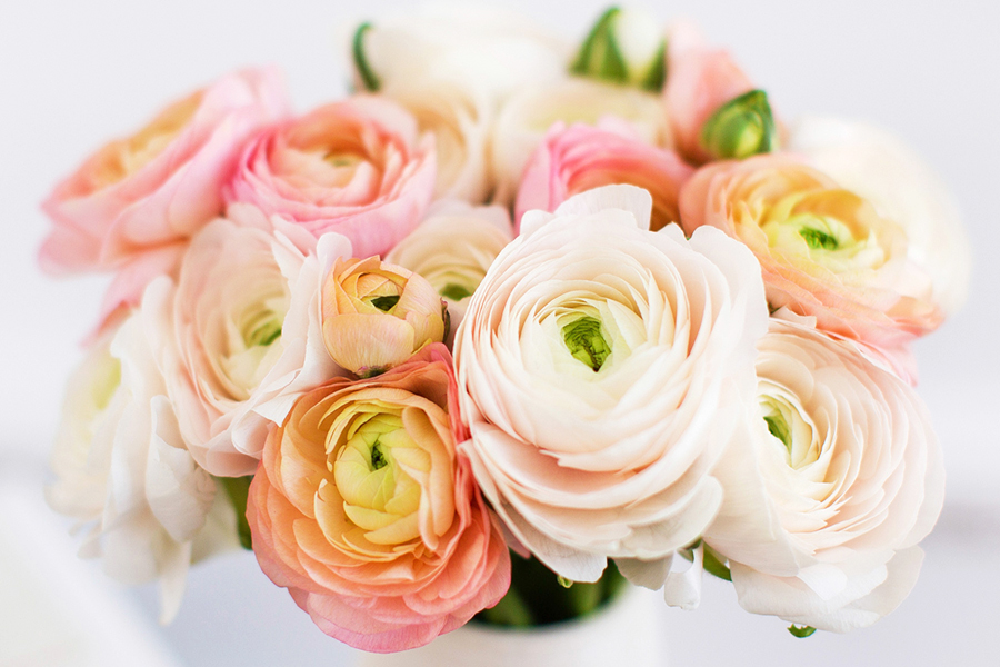 Искусственные цветы, новое веяние в оформлении букета для невесты