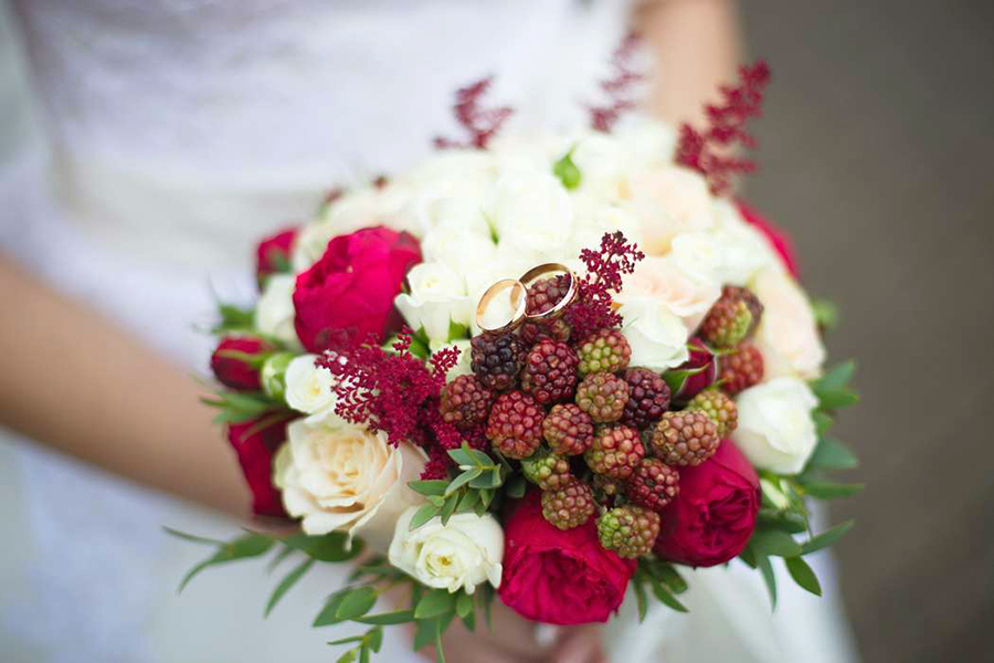 Букет невесты из ягод